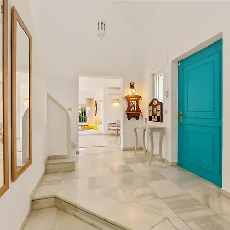 Casa El Sur Beachside In Marbella Villa *