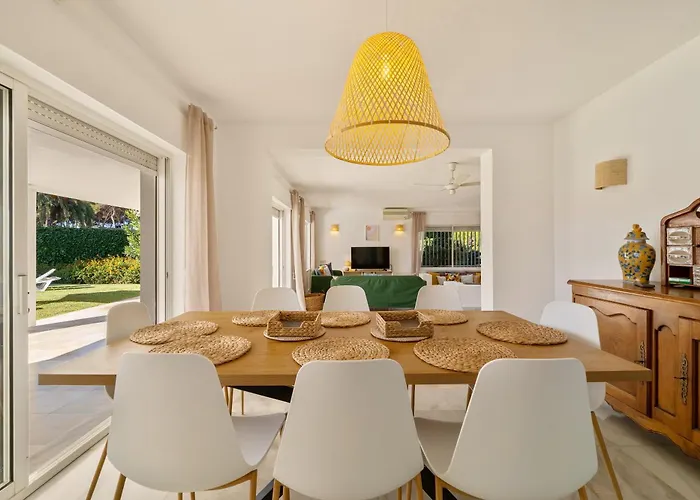 Casa El Sur Beachside In Marbella 빌라