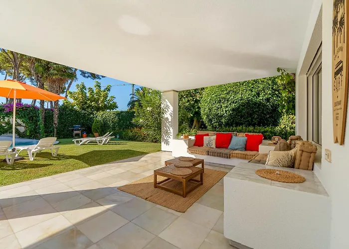 Casa El Sur Beachside In Marbella 빌라 에스테포나