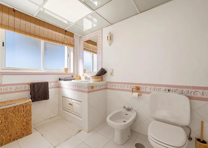 Casa El Sur Beachside In Marbella 빌라