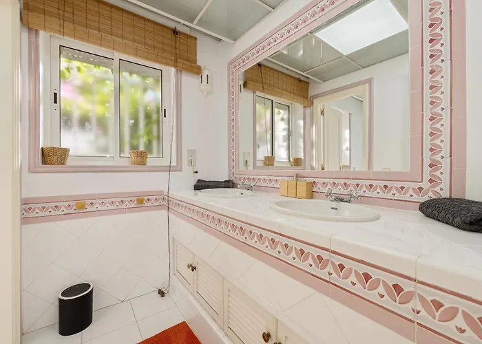 Villa Casa El Sur Beachside In Marbella Estepona