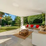 Casa El Sur Beachside In Marbella 빌라 에스테포나