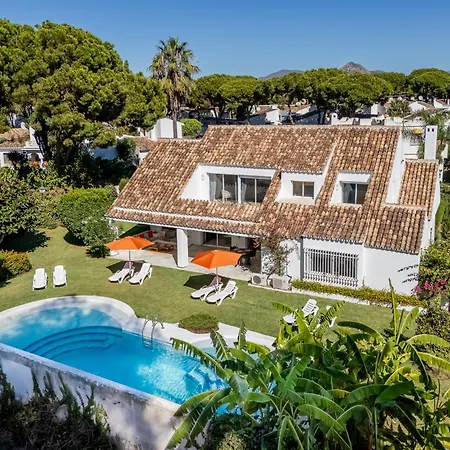 Casa El Sur Beachside In Marbella 빌라 에스테포나